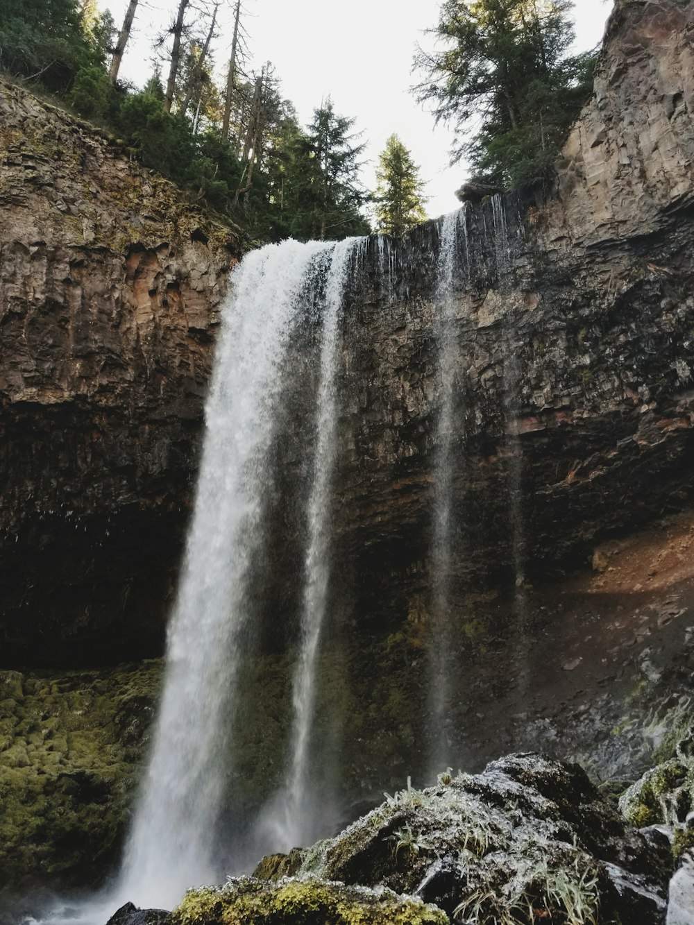 waterdalls during daytime