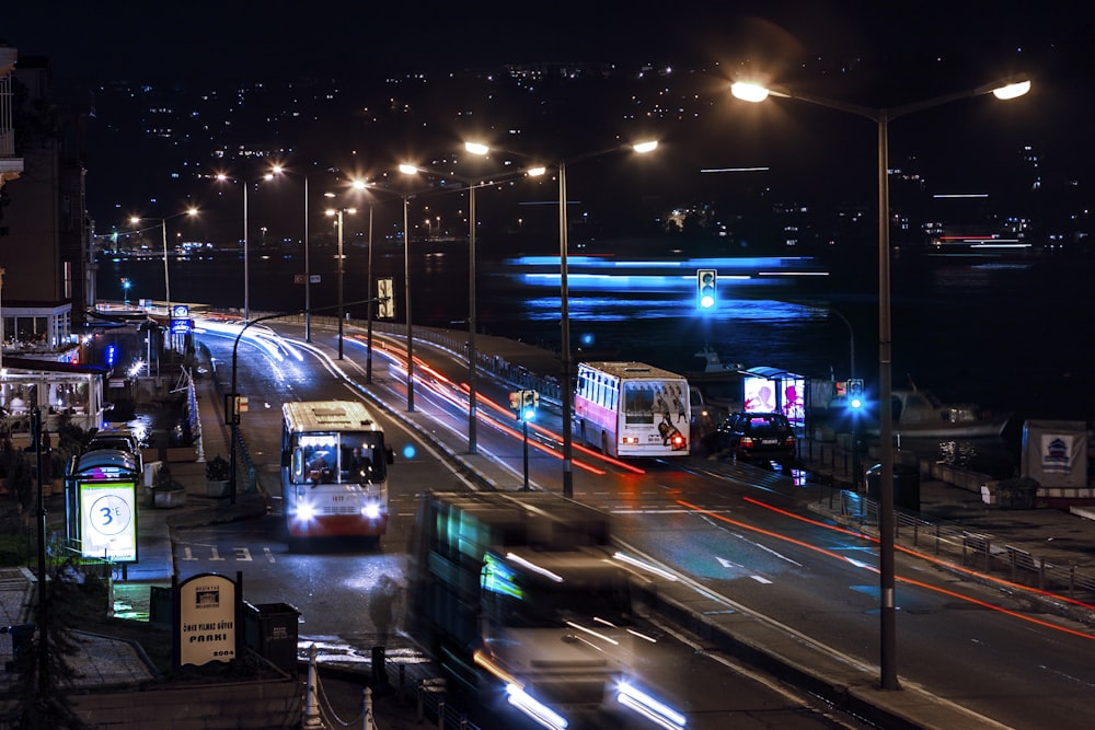 veicolo su strada in cemento