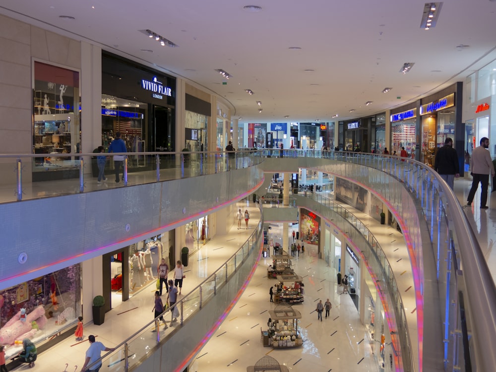 foto dell'interno del centro commerciale con vista dall'alto