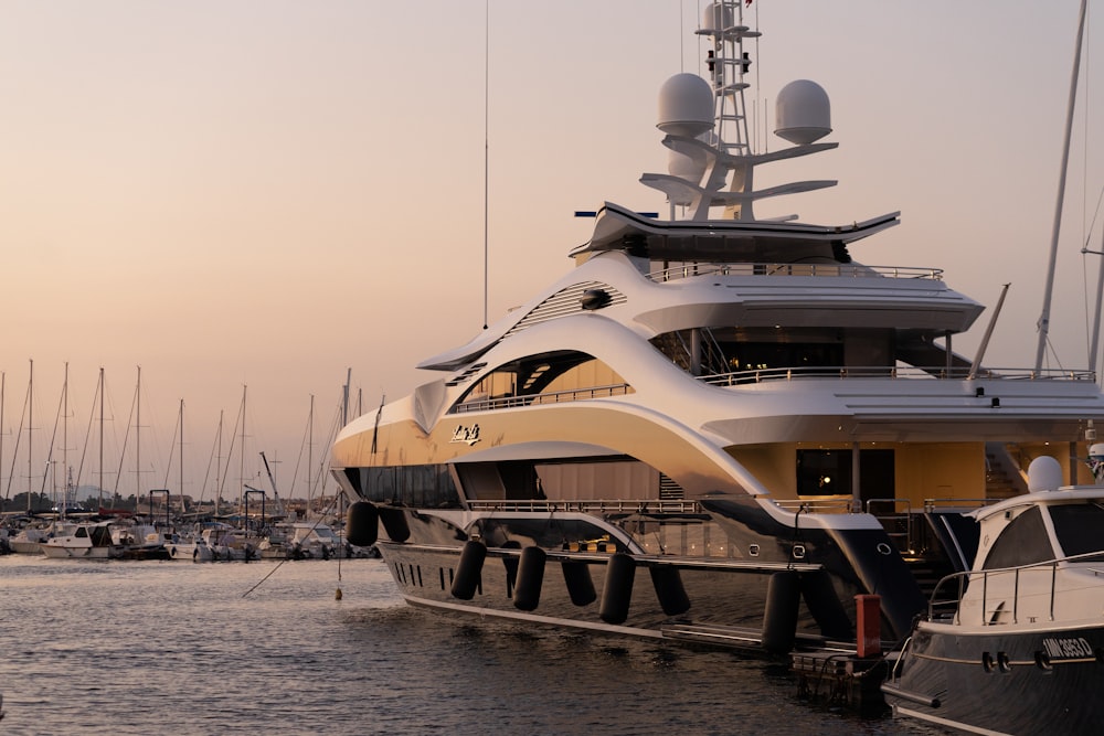 white and gold yacht scenery