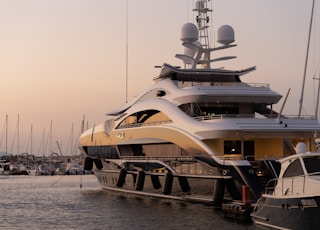 white and gold yacht scenery