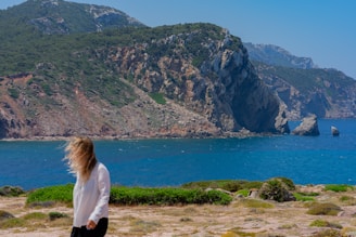 women's white long-sleeved shirt