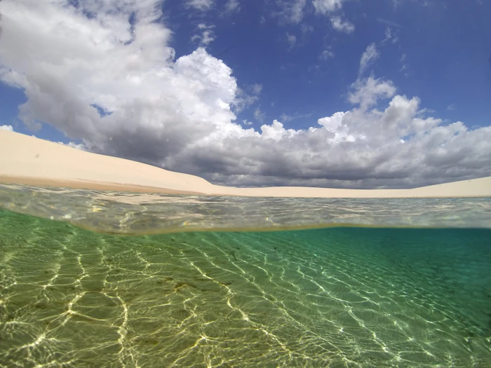 Água cristalina da lagoa