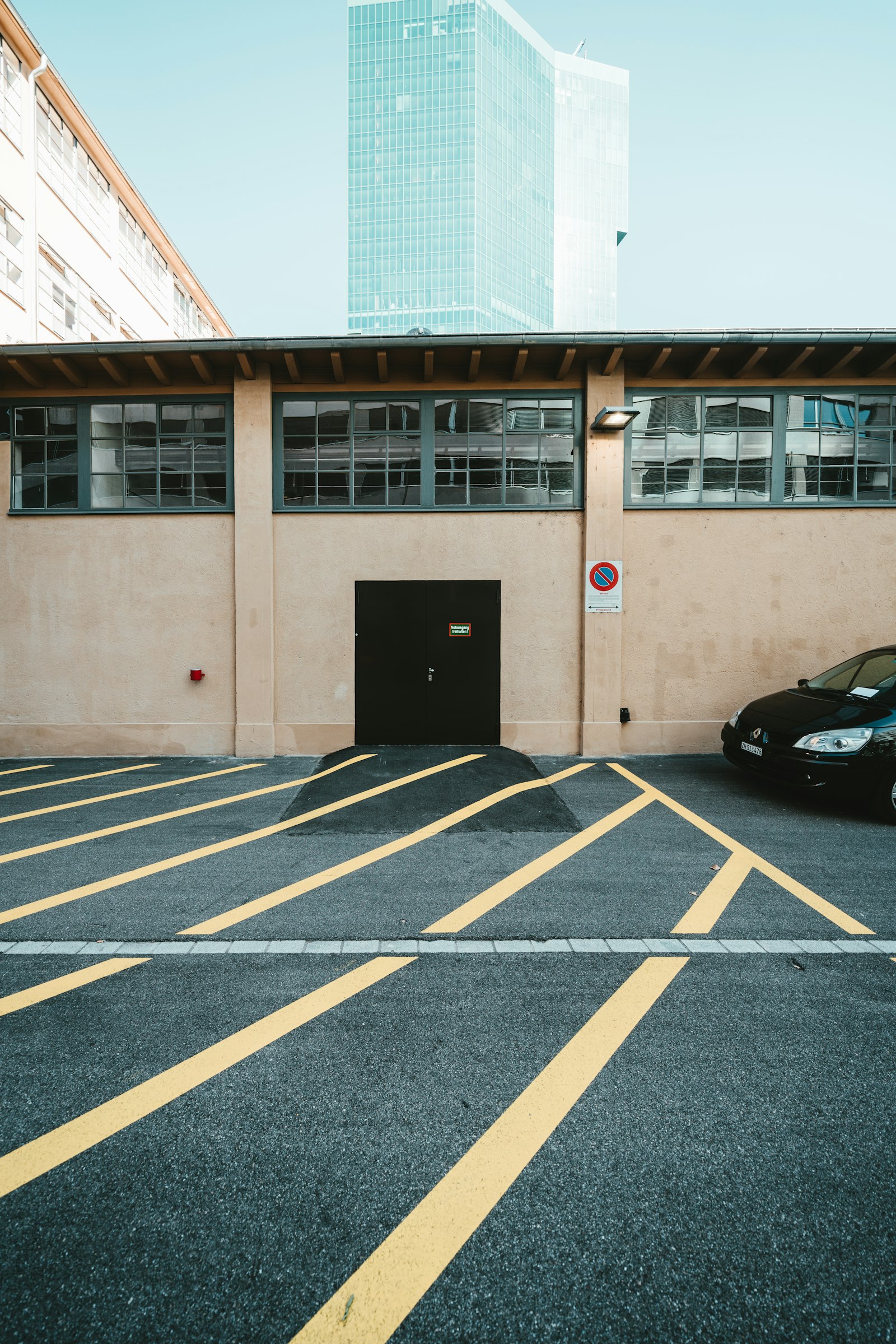 Sony FE 12-24mm F4 G sample photo. Brown concrete building photography
