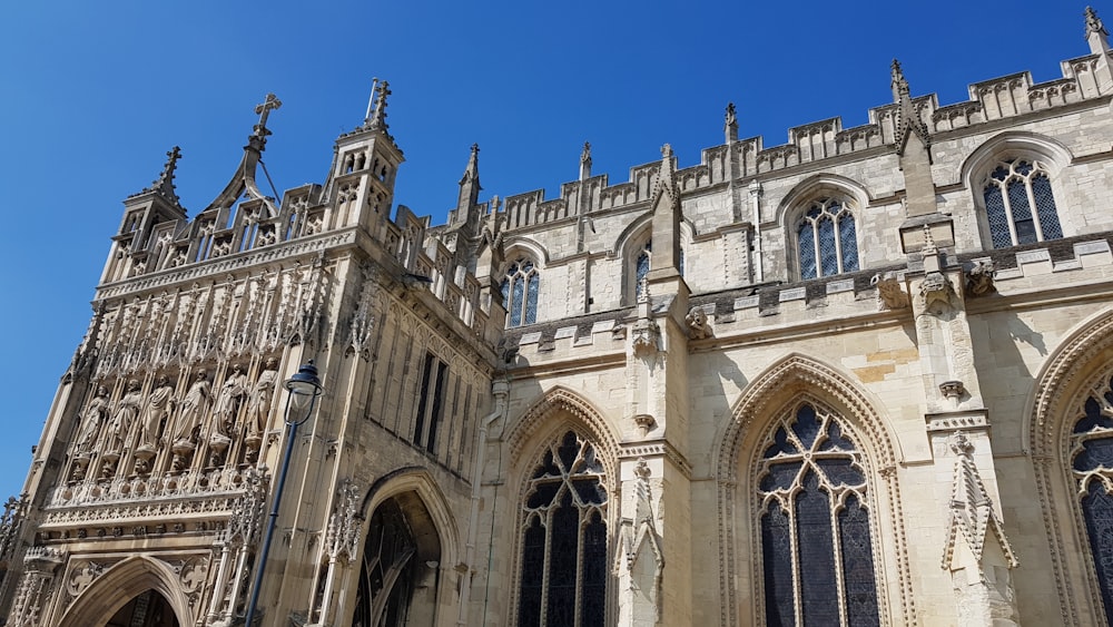 Cattedrale in cemento beige