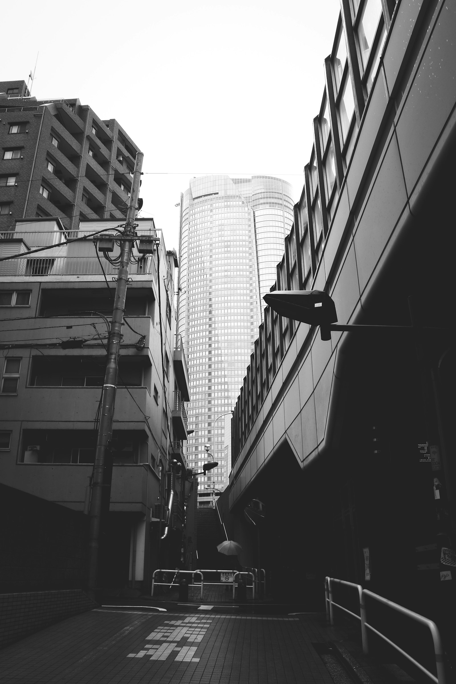 Canon EOS 700D (EOS Rebel T5i / EOS Kiss X7i) sample photo. Grayscale photo of road photography