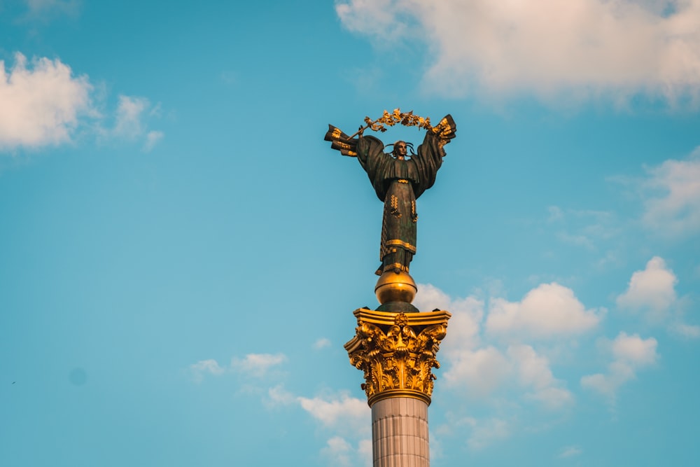 brown concrete statue of man during daytime