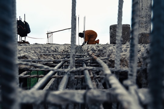 shallow focus photography of man