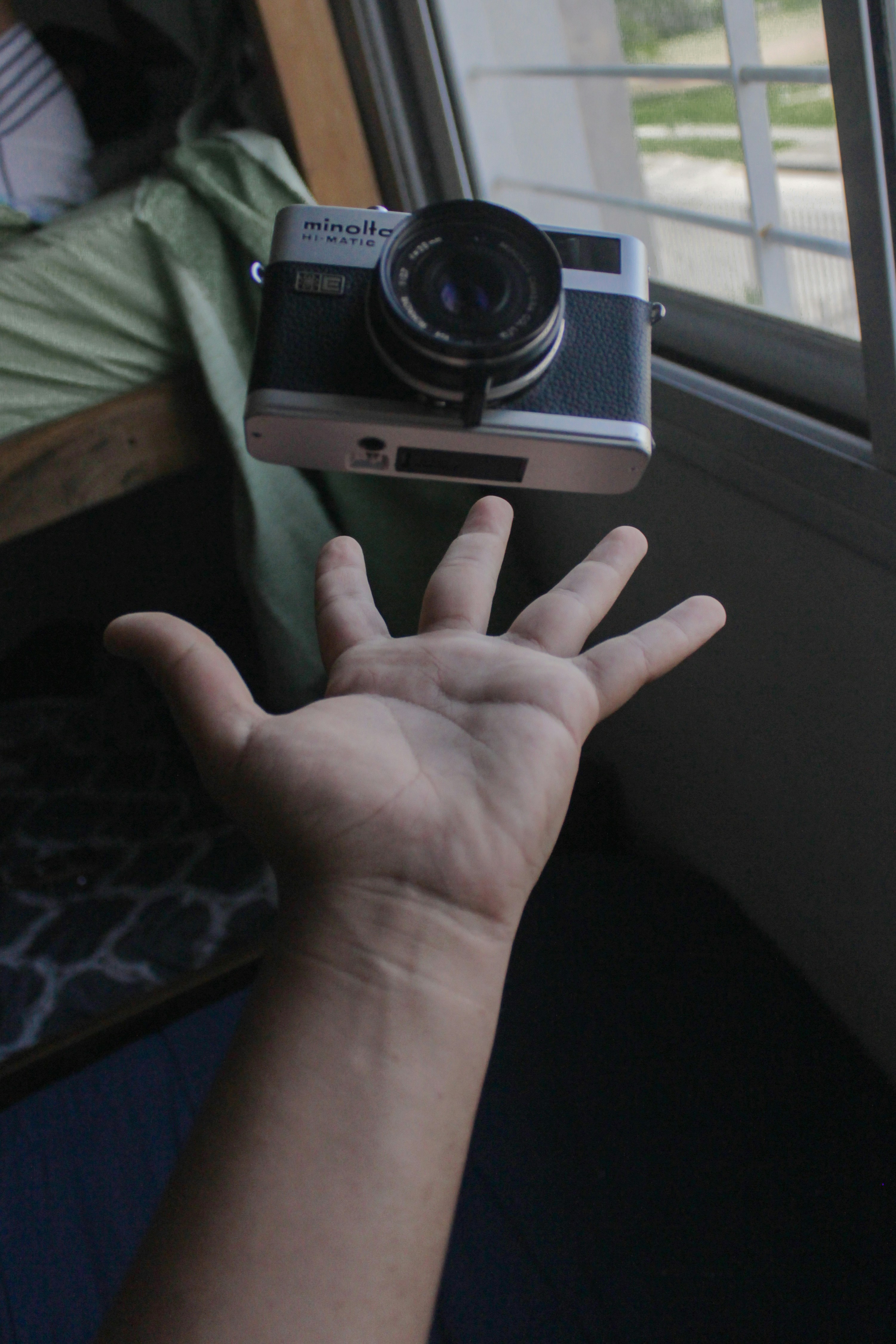 Pointing To Something Pictures | Download Free Images on Unsplash