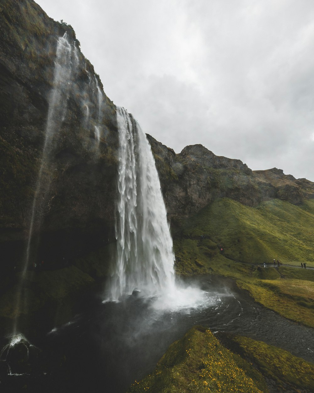 waterfall during daytime