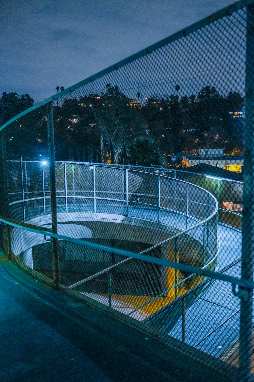 gray chainlink fence