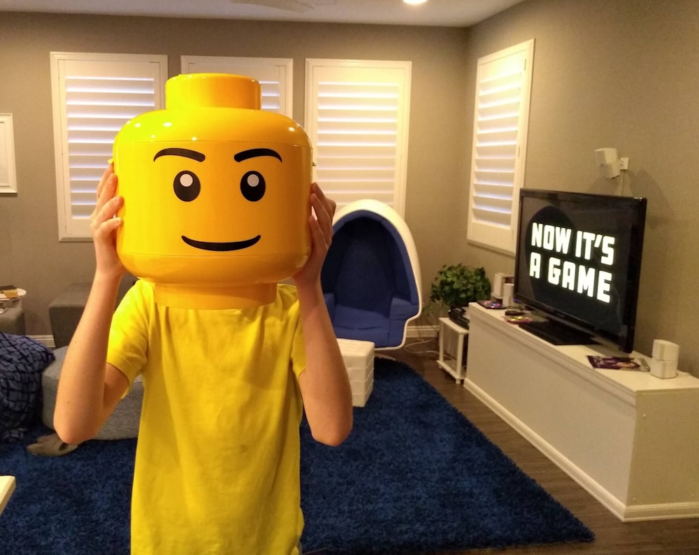 Máscara amarilla de Lego