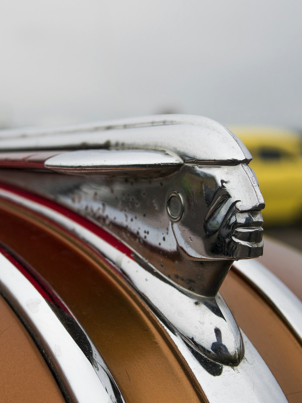 gray vehicle hood ornament