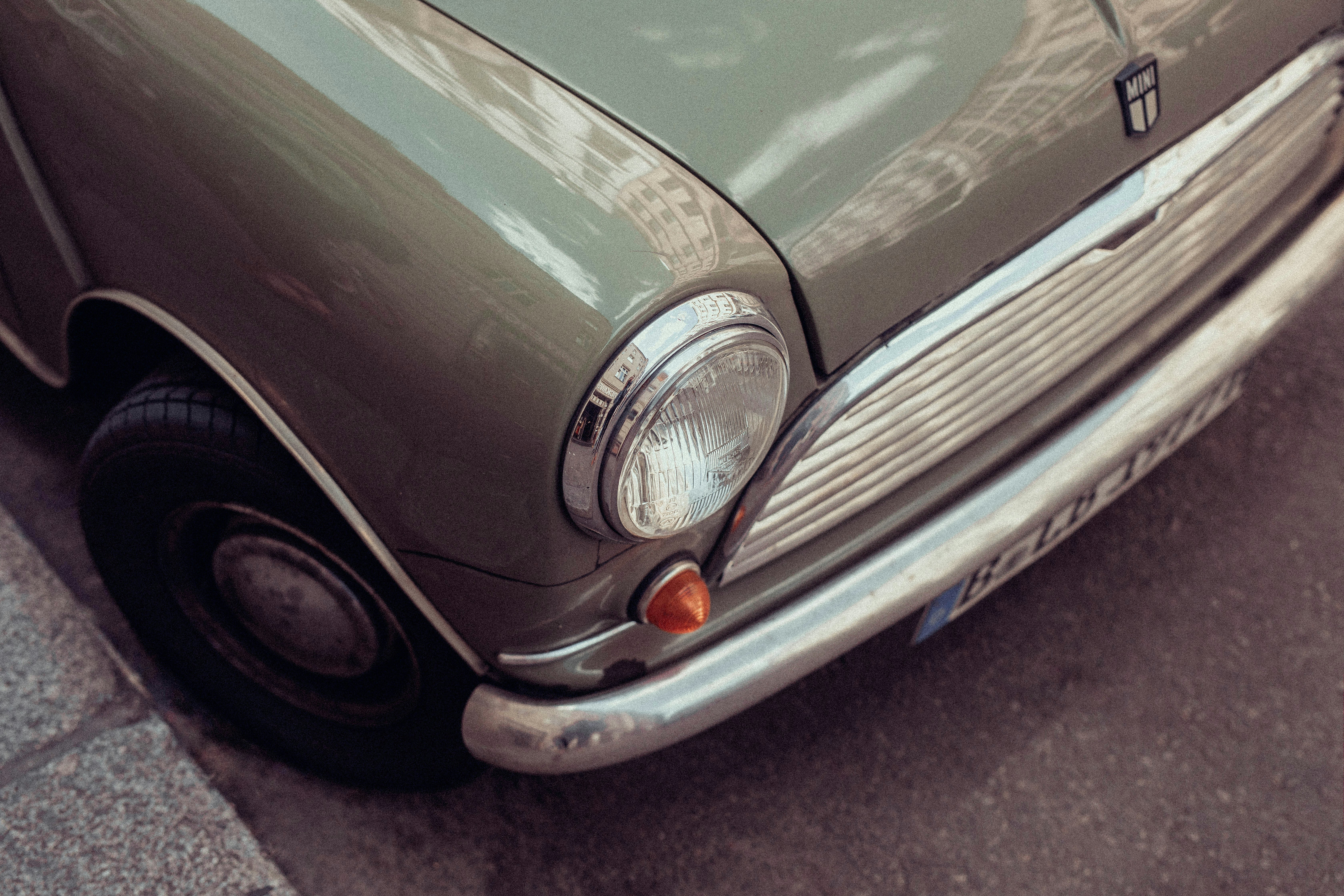 photo-1562369058-a41c74e75025?ixid=M3wxMjA3fDB8MXxzZWFyY2h8MTl8fGF1dG9tb3RpdmUlMjBjdWx0dXJlJTIwd2Vic2l0ZXxlbnwwfHx8fDE3NjMxODYyOTF8MA\u0026ixlib=rb-4.1.0