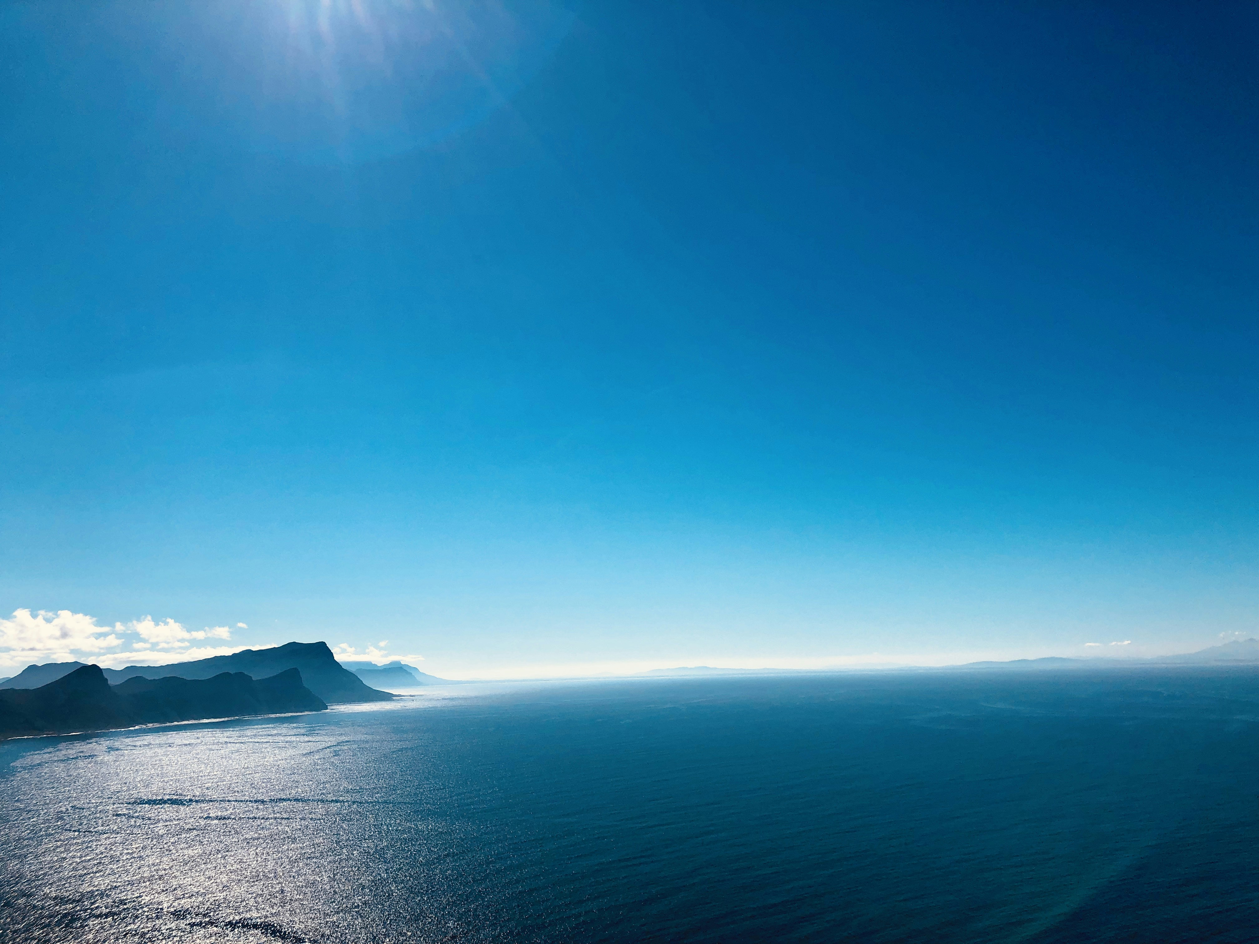 Aguas tranquilas durante el día