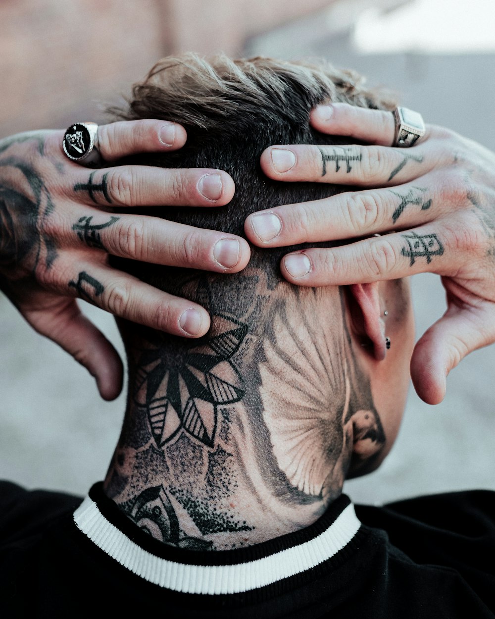 tatuaggio floreale nero