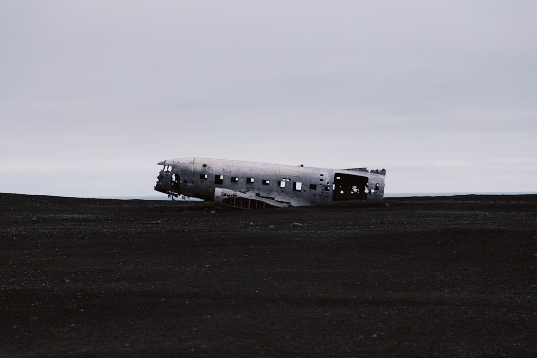 white airliner