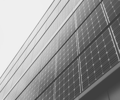 close-up photography of black and gray concrete building