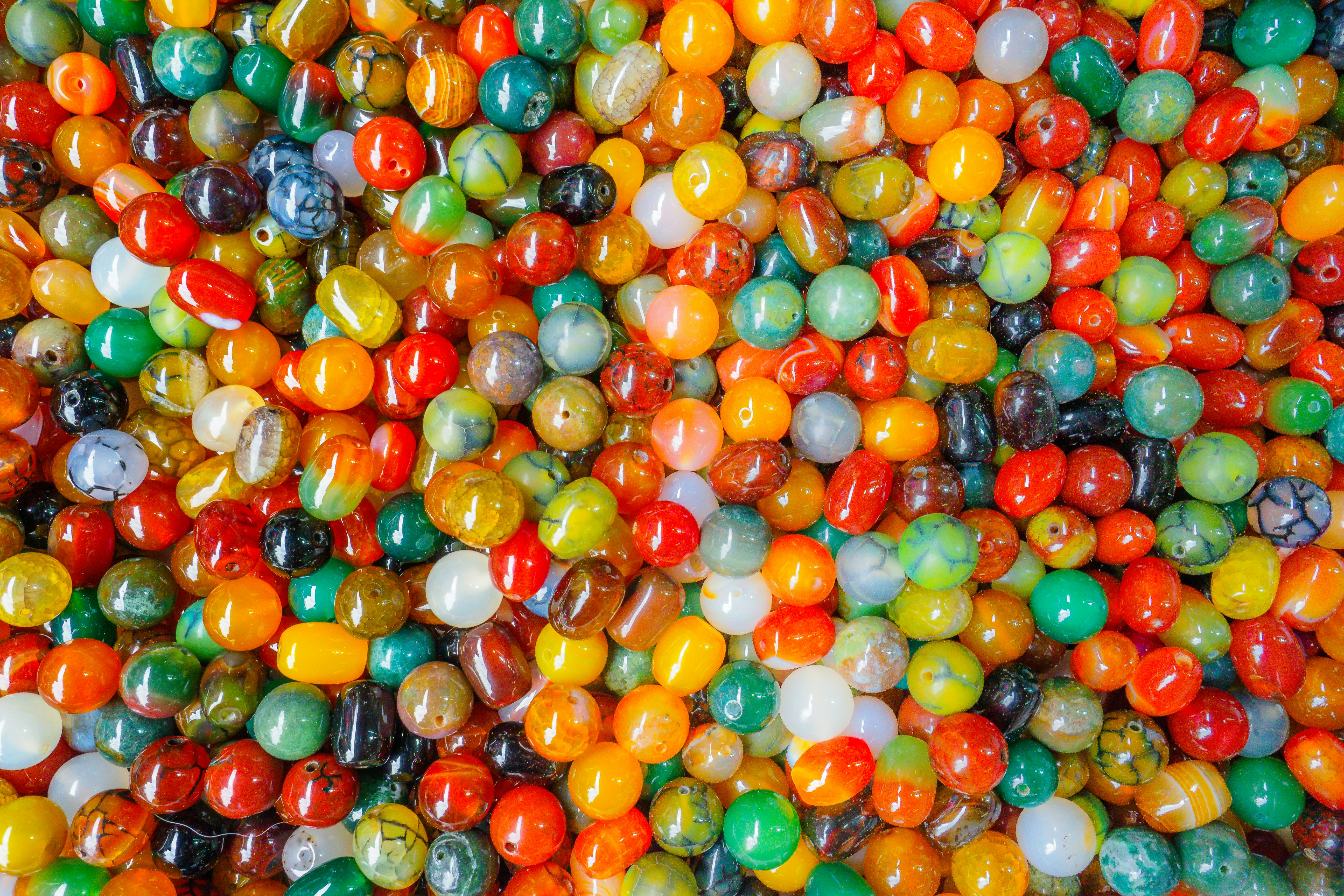 a large number of jelly beans (or brightly-colored marbles)