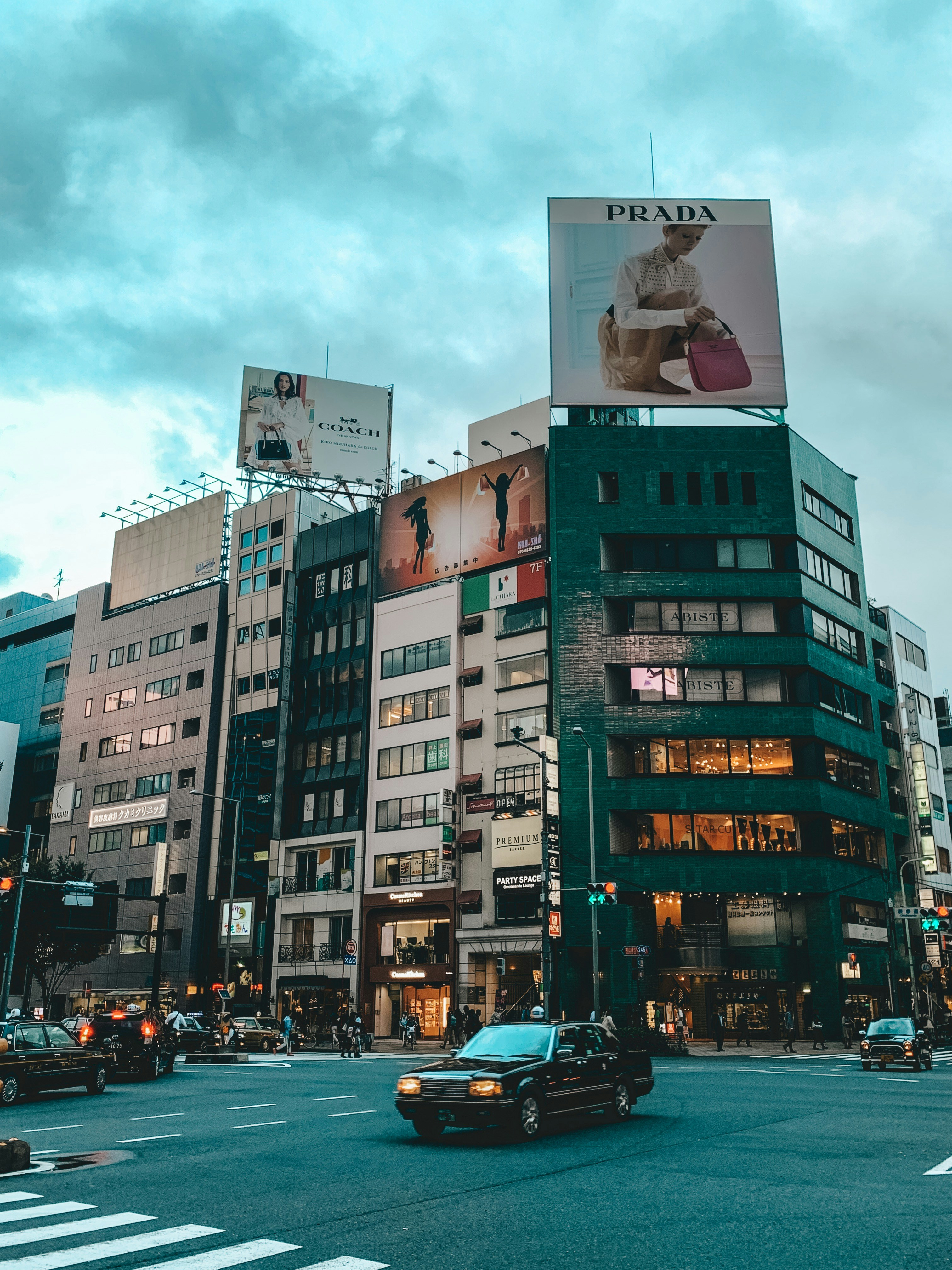 Photo by charlotablunarova