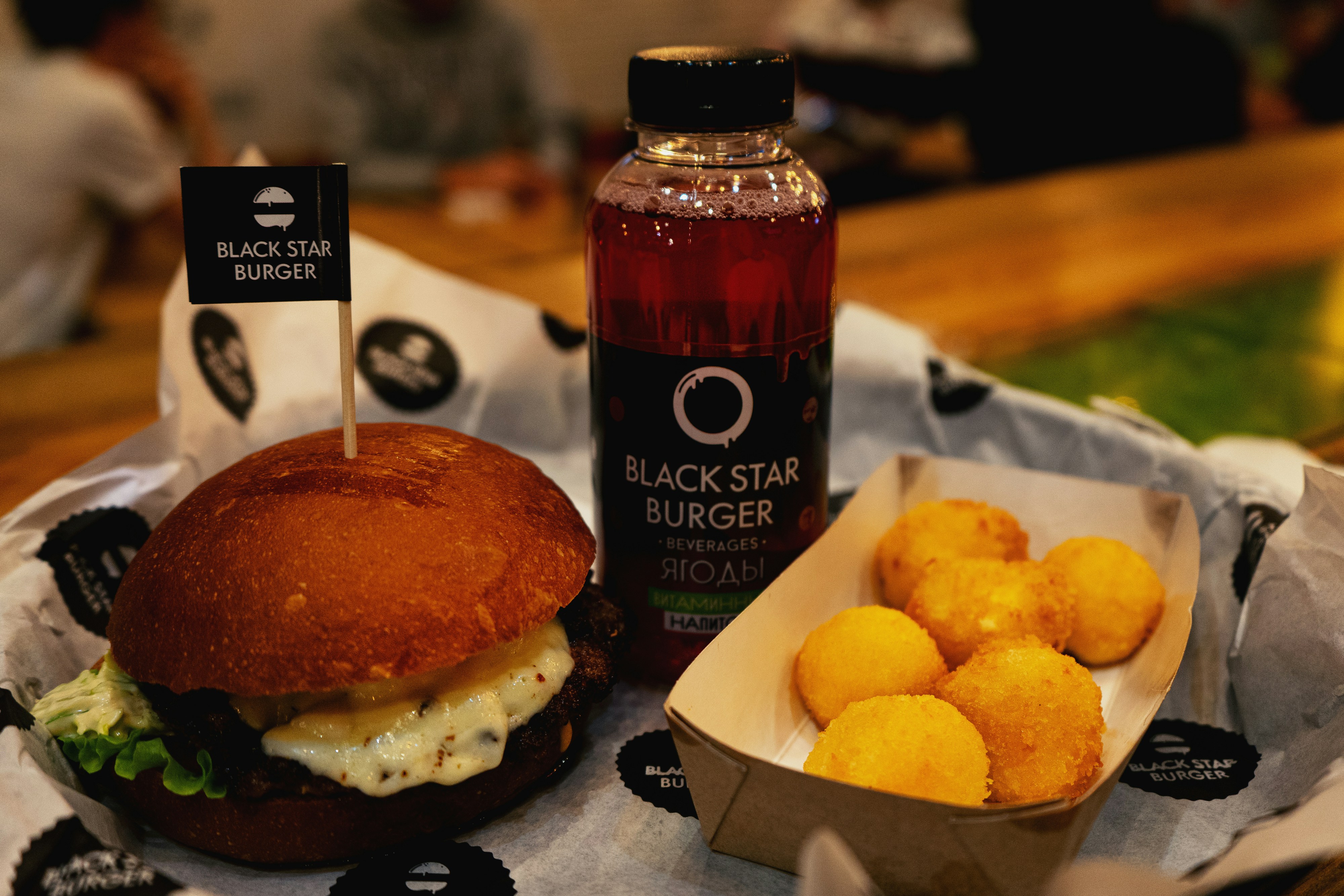 shallow focus photo of hamburger