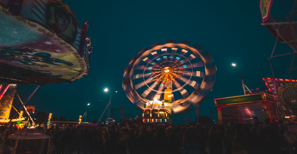 Roda gigante à noite