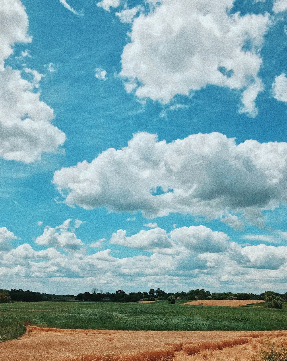 nuvens brancas