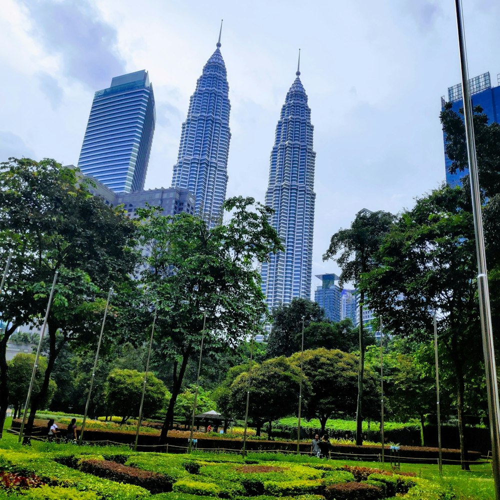 Torre Petronas en Kuala Lumpur, Malasia durante el día