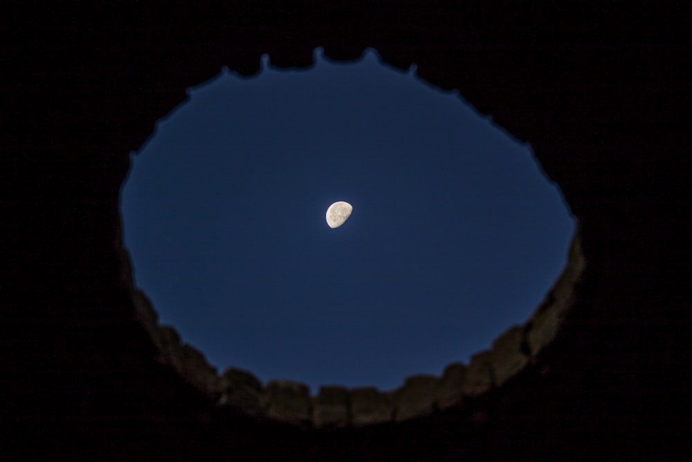 Luna a través del agujero