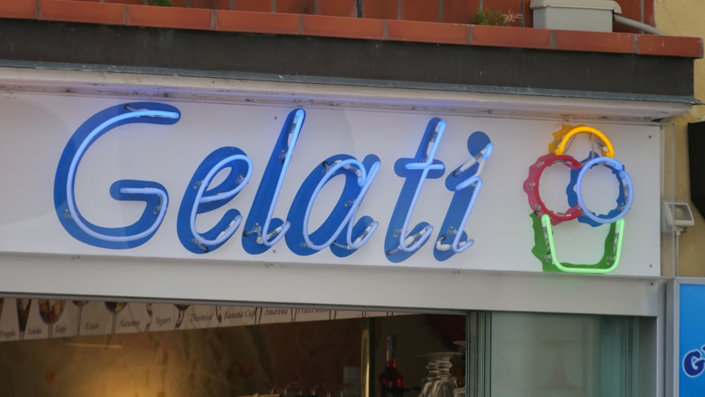 Letrero de la tienda Gelati