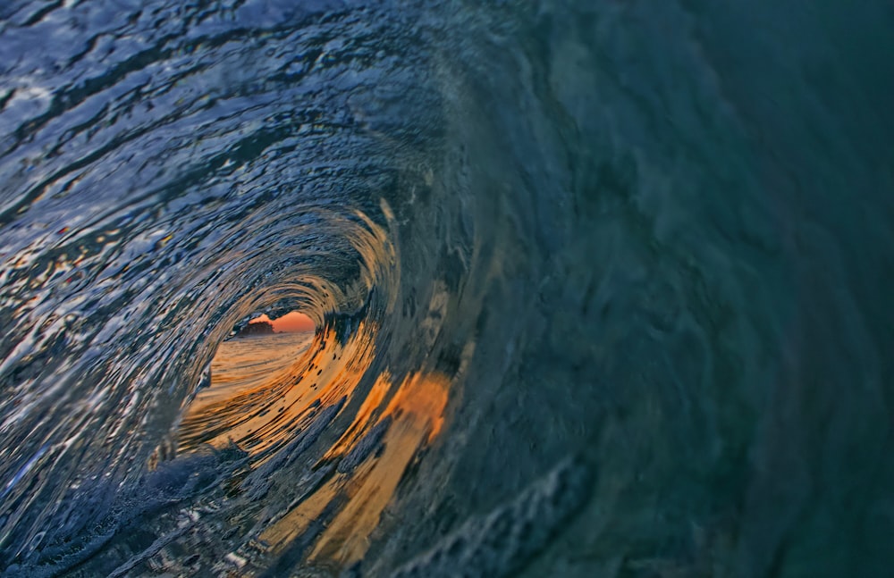 water wave during daytime