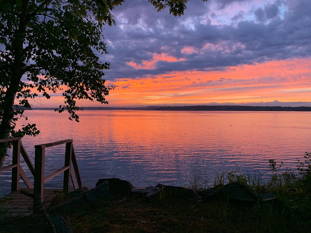Fotografia di silhouette del lago