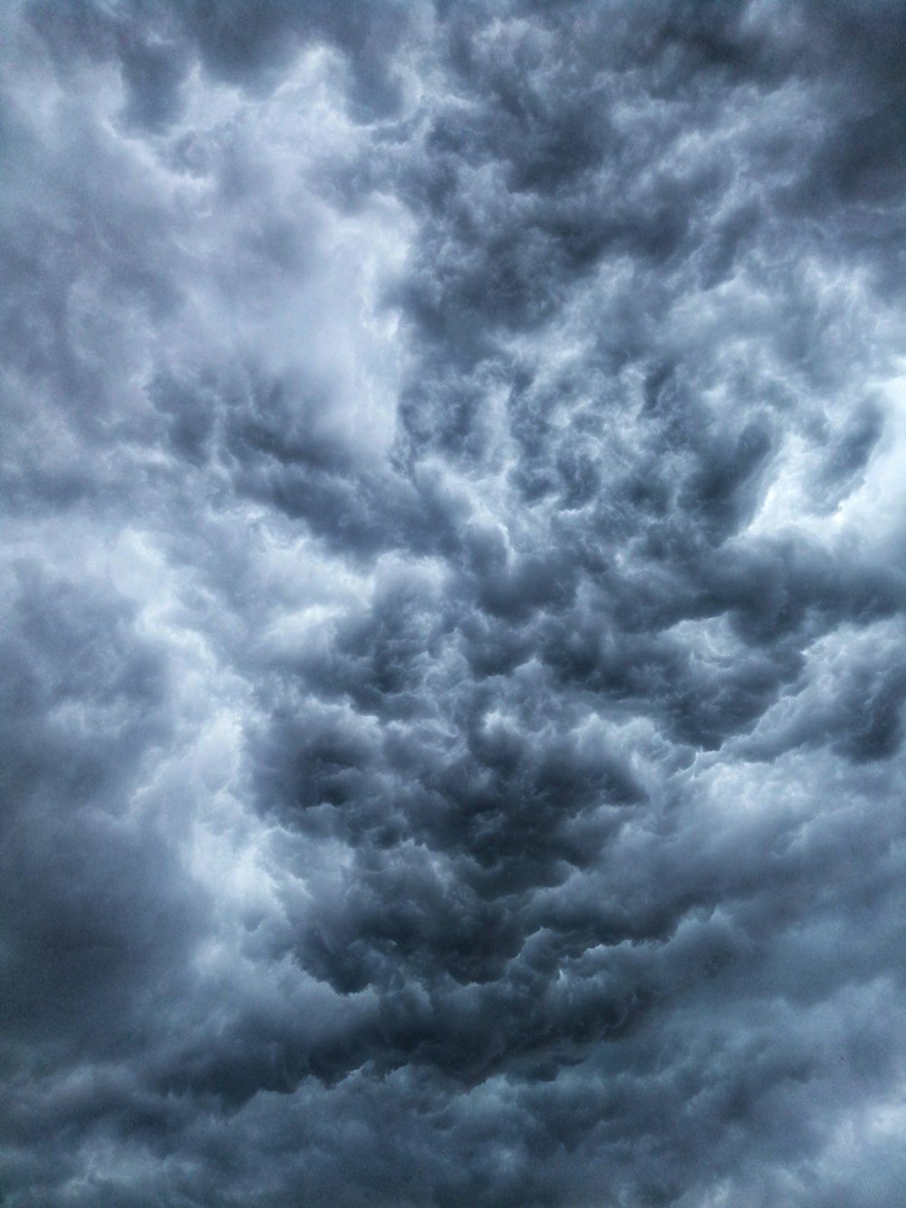 nuvens de chuva cinzentas