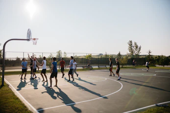 people playing basket outside at daytime