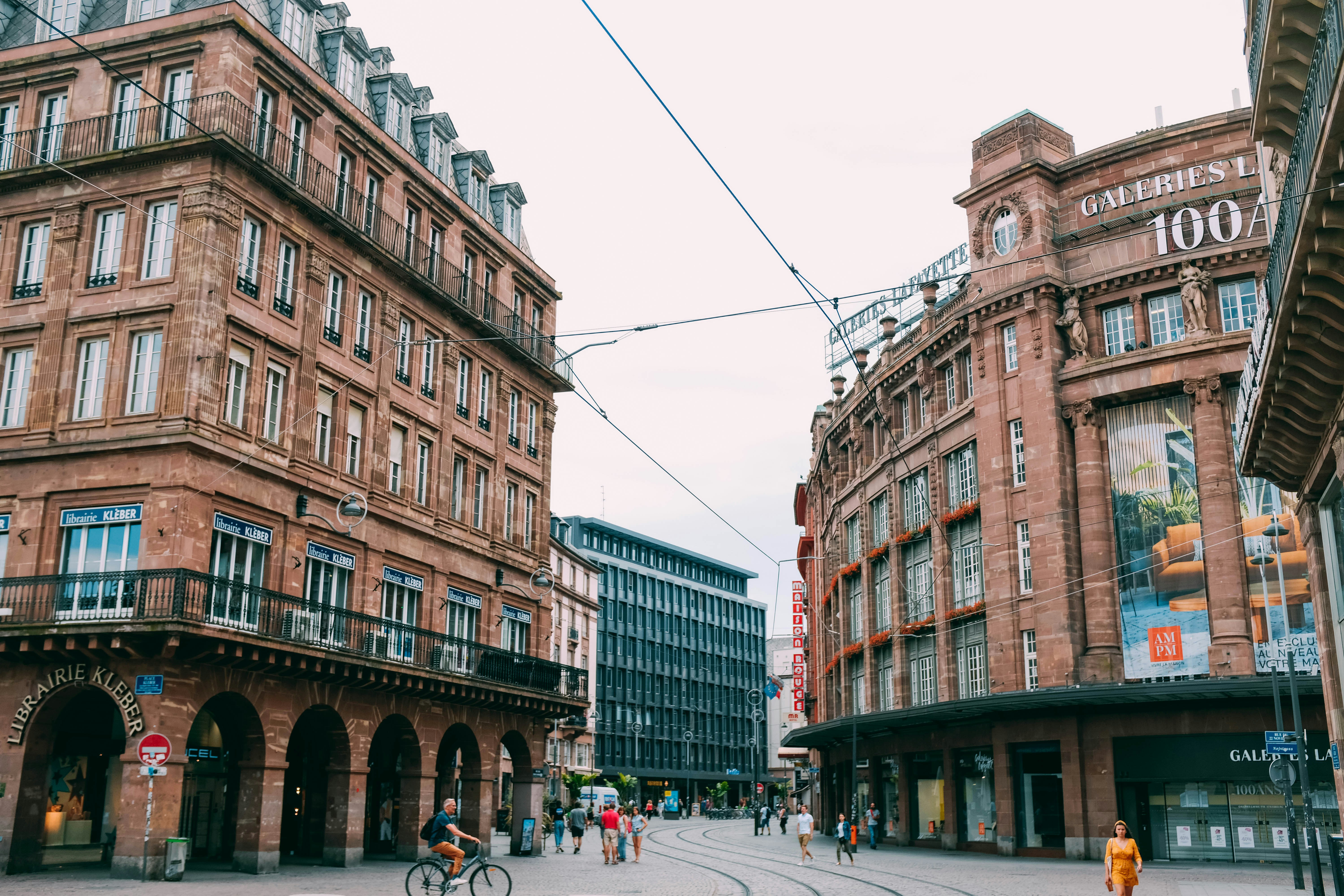 Photo by adrienolichon