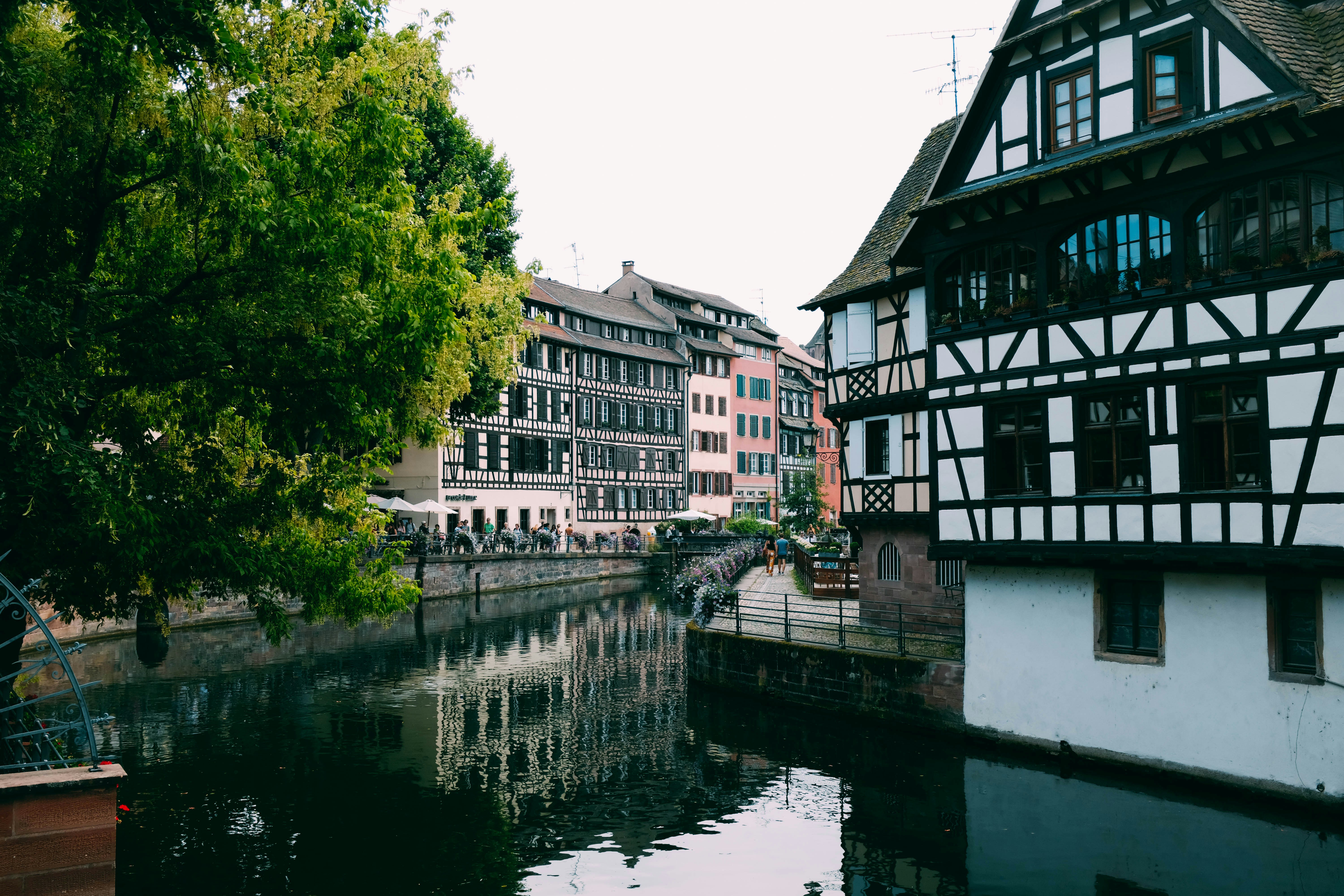 Photo by adrienolichon