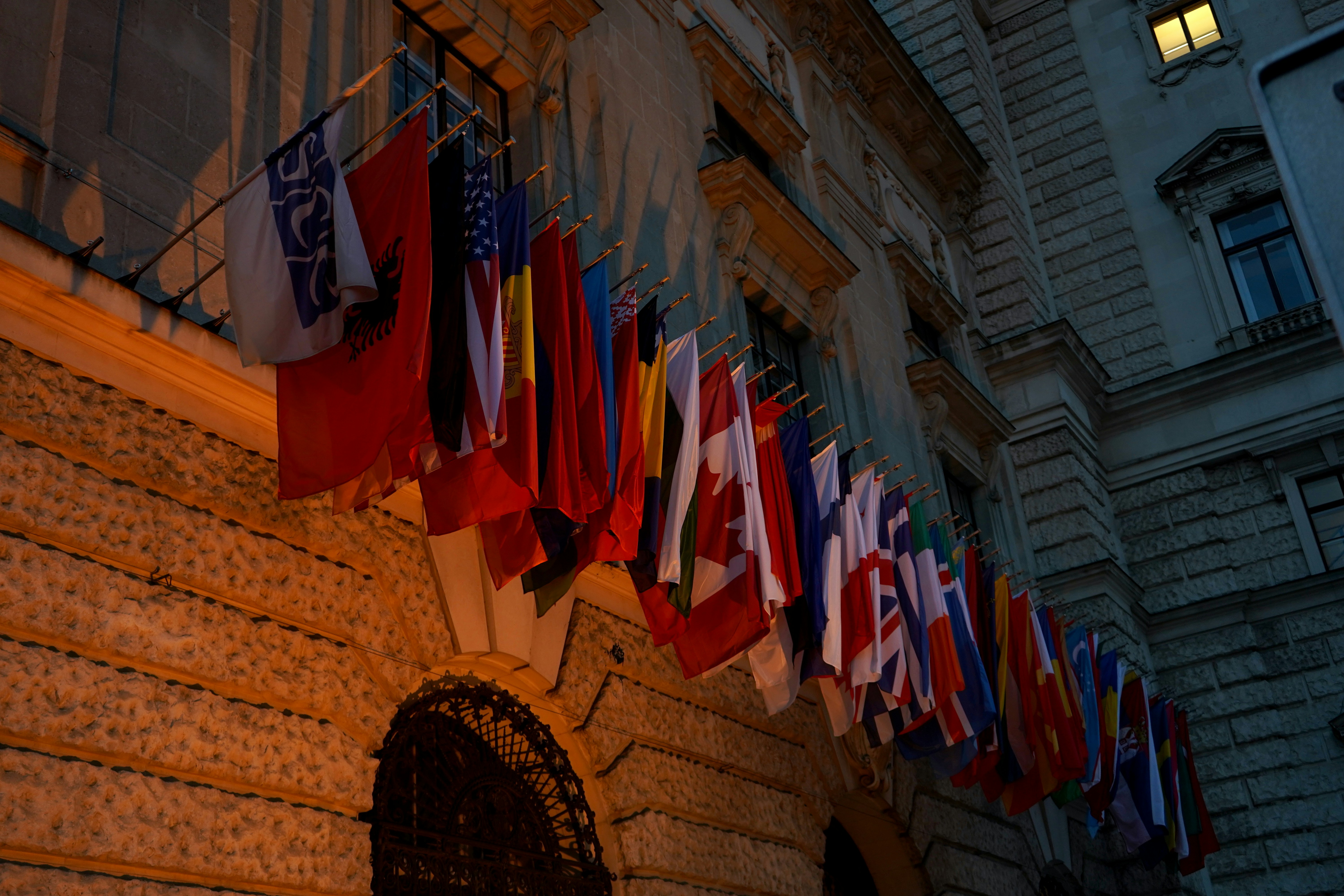 sortierte Fahnenpartie