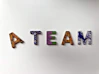 Lettre  faisant le mot A TEAM pour montrer l'esprit d'équipe