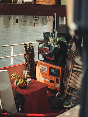 A cozy ship cabin with soft lighting and the JL Marine portable humidifier gently misting the air.