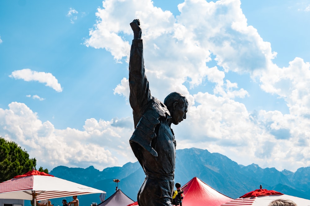 estátua do homem