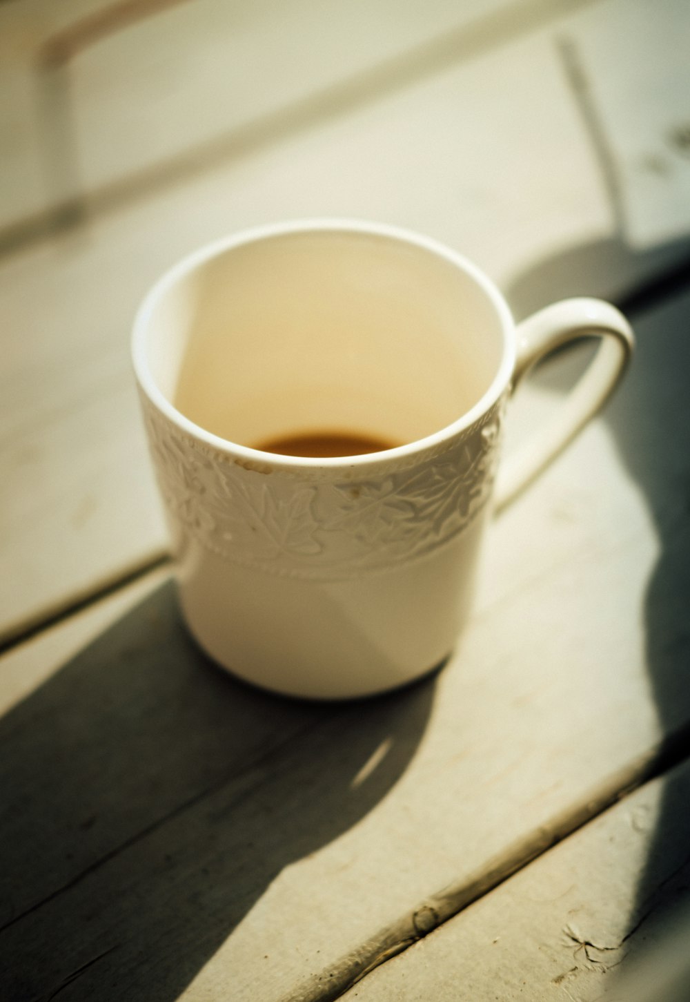 white ceramic coffee cup close-up photography