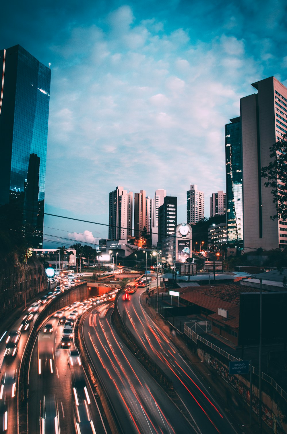 Fotografía de lapso de tiempo en la ciudad