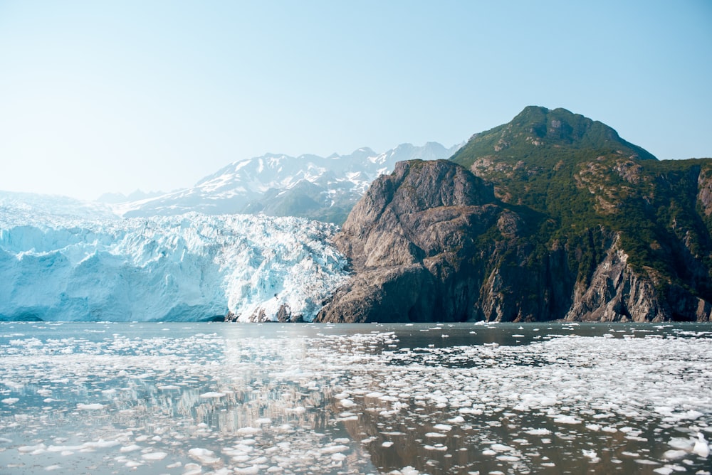 Cuerpo de agua cerca de Brown and Green Mountain