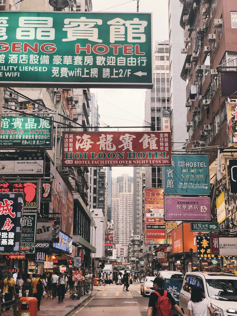 Hoi Loon Hotel signage