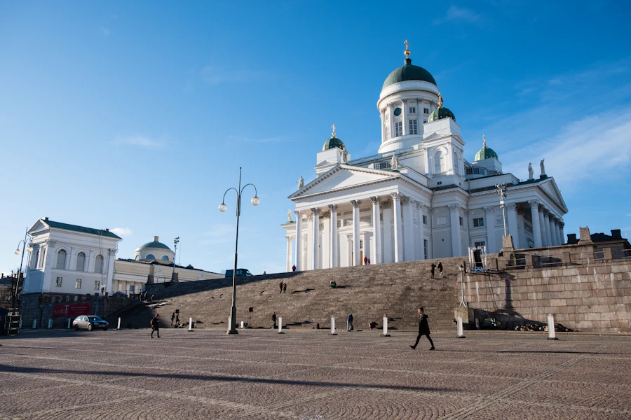 Suomi Leikkaa Korkeakouluilta 84 Miljoonaa Euroa — ja Samaan Aikaan Korottaa Perusrahoitusta 82 Miljoonalla. Kumpi Voittaa?