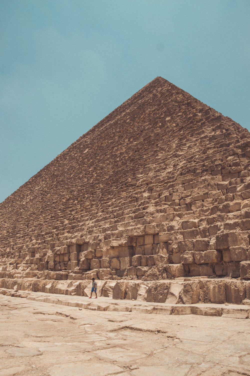 pyramide brune pendant la journée