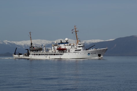 whtie boat sailing on calm sea during daytime