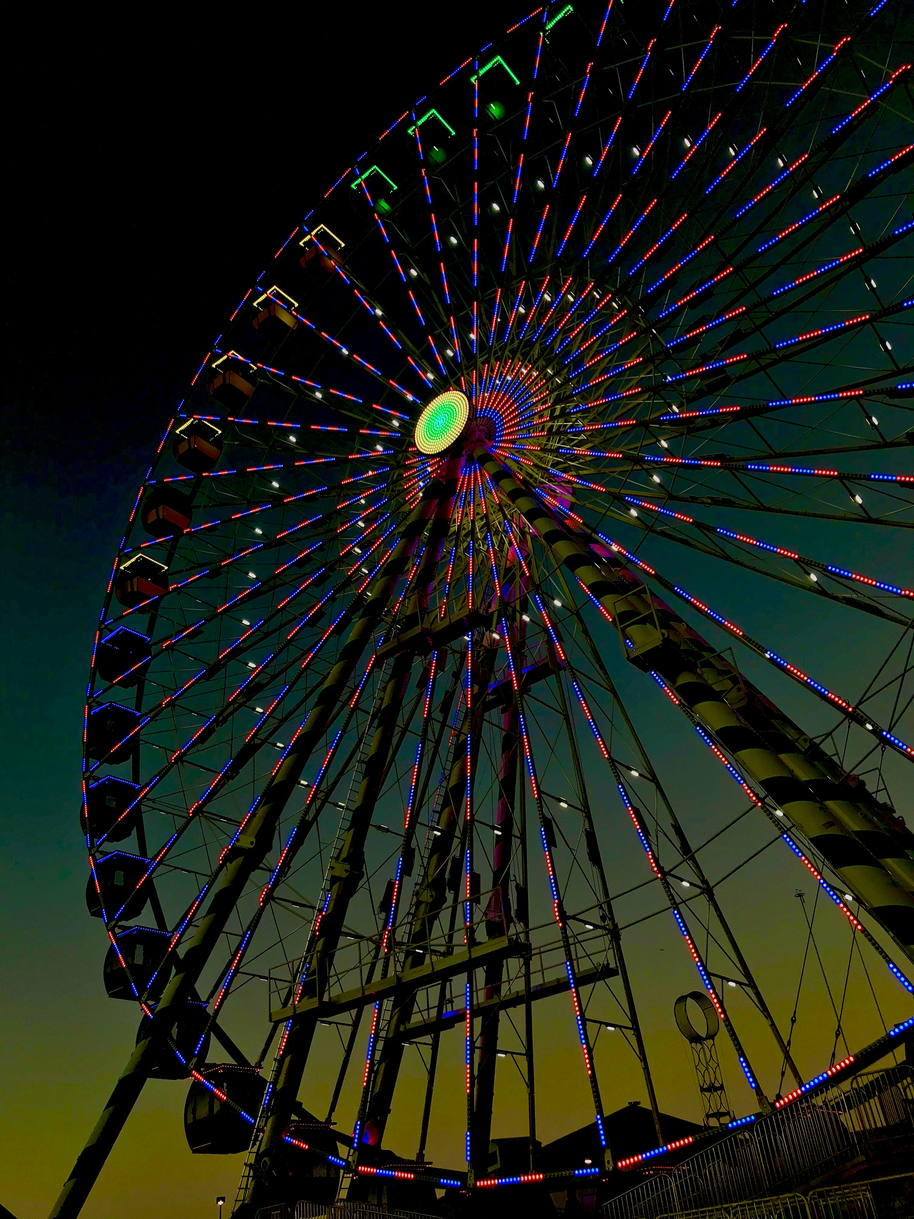 photography of ferris wheel during daytime