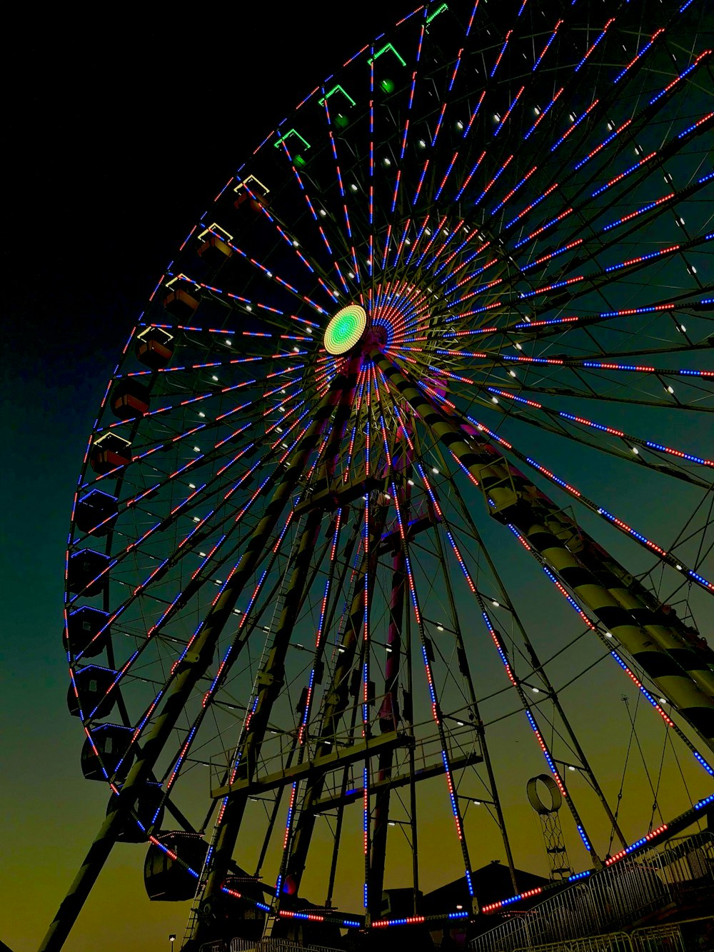 photography of ferris wheel during daytime