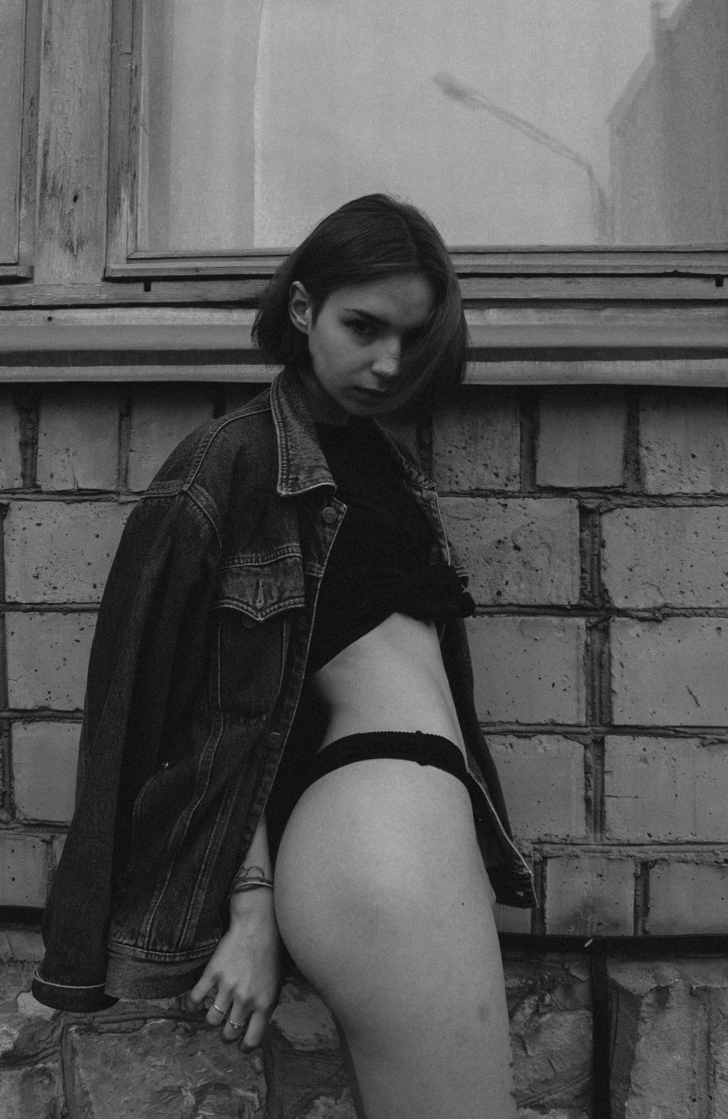 woman wearing black denim jacket close-up photography